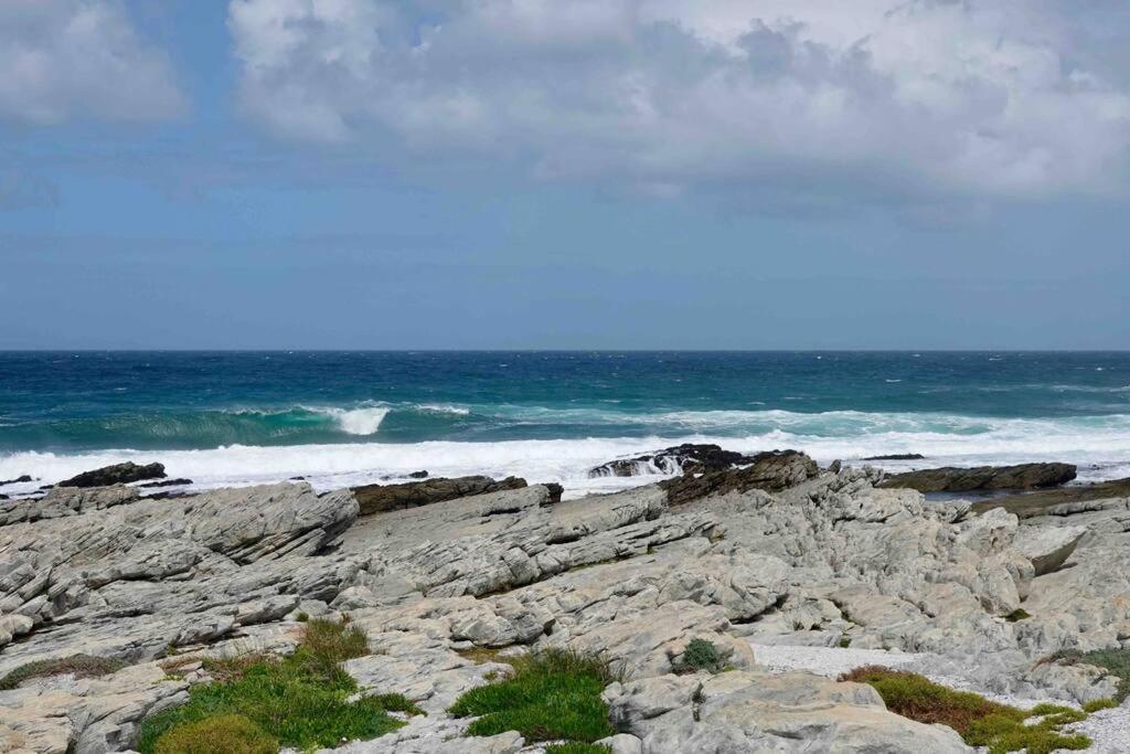 Villa Whales & Waves Hermanus Exterior foto