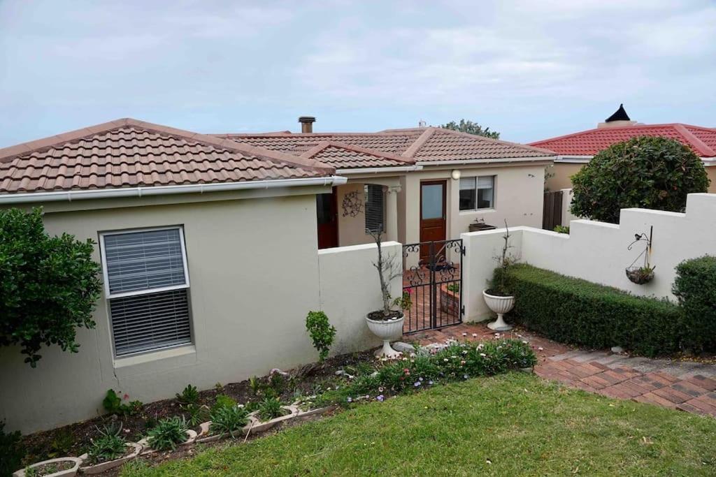 Villa Whales & Waves Hermanus Exterior foto