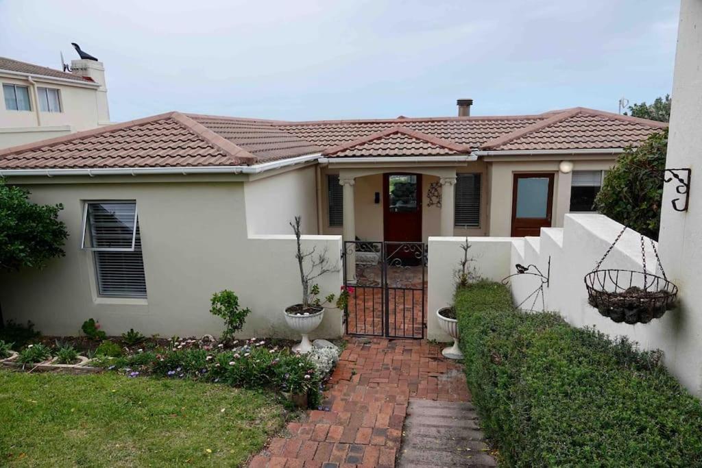 Villa Whales & Waves Hermanus Exterior foto