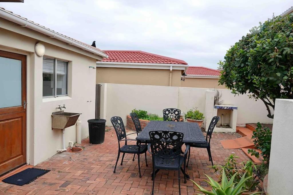 Villa Whales & Waves Hermanus Exterior foto