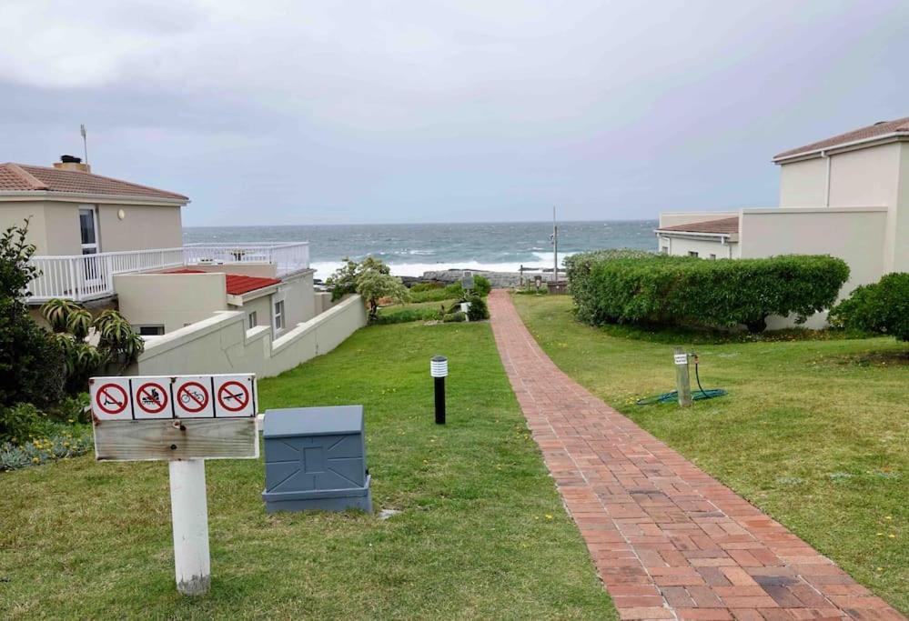 Villa Whales & Waves Hermanus Exterior foto